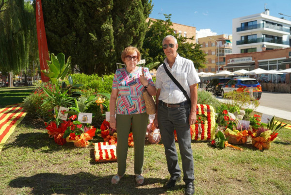 El dijous 11 de setembre de 2025 hem commemorat, un any més, la Diada Nacional de Catalunya amb la tradicional ofrena floral i una cantada d'havaneres. Ofrena floral 2025. Associació de Veïns del Barri de Ca n'Amat 2001