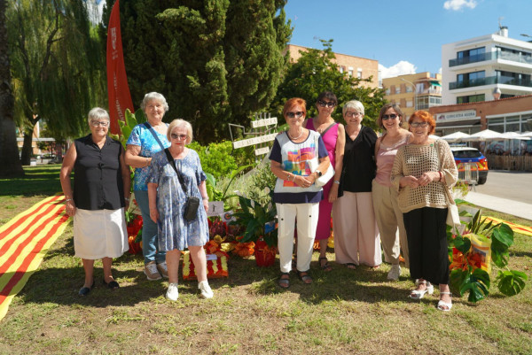 (1200x802 432,73 Kb)	El dijous 11 de setembre de 2025 hem commemorat, un any més, la Diada Nacional de Catalunya amb la tradicional ofrena floral i una cantada d'havaneres. Associació Coral Contrapunt d'Abrera