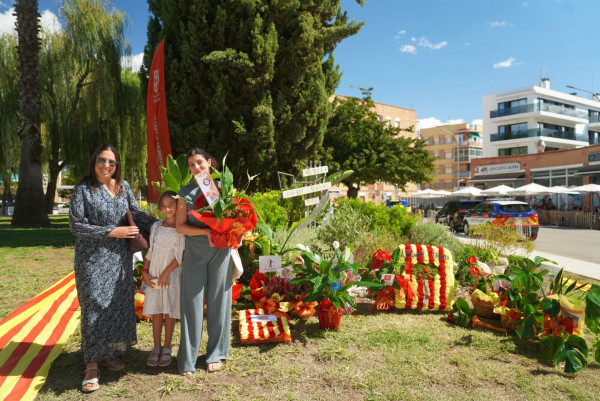 (1200x802 432,73 Kb)	El dijous 11 de setembre de 2025 hem commemorat, un any més, la Diada Nacional de Catalunya amb la tradicional ofrena floral i una cantada d'havaneres. Associació Al Amal