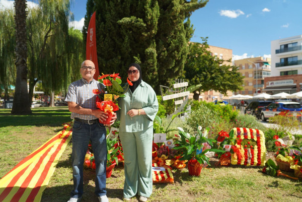 (1200x802 432,73 Kb)	El dijous 11 de setembre de 2025 hem commemorat, un any més, la Diada Nacional de Catalunya amb la tradicional ofrena floral i una cantada d'havaneres. Associació Cultural Alhuda