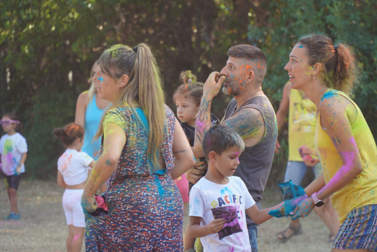 El veïnat del barri de Can Vilalba d'Abrera, gaudeix de la seva Festa Major, amb diferents propostes adreçades a tota la família!