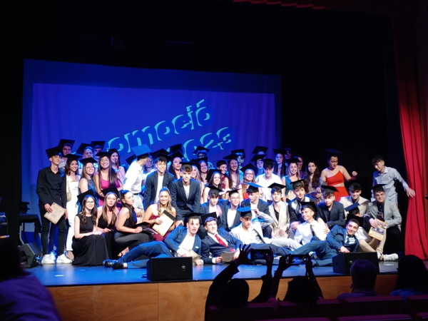 Felicitem els centres educatius del nostre municipi que han tancat el curs 2022/2023 amb l'assoliment de projectes, diversió i bon ritme! - Graduació 2n de Batxillerat INS Voltrera