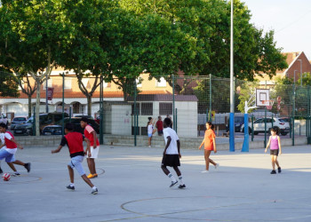 Durant el mes de juliol, gaudiu dels 'Patis Oberts' a l'Escola Ernest Lluch d'Abrera i a l'Escola Josefina Ibáñez. Preneu nota!