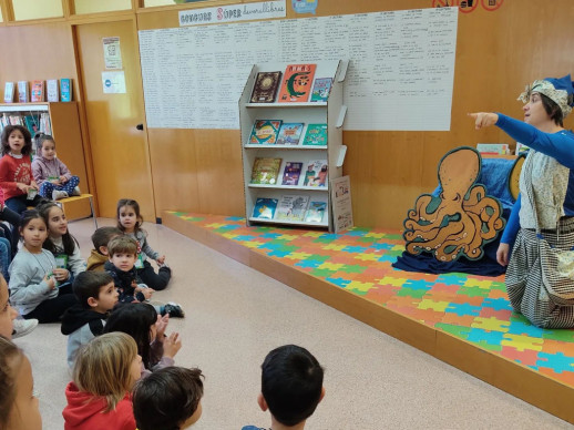 Ja hem iniciat, un any més, el projecte Hi havia una vegada...amb els i les alumnes d' I5 de les escoles del municipi