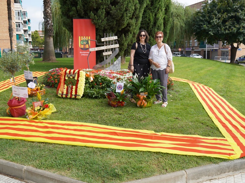 A Abrera commemorem l'11 de setembre, Diada Nacional de Catalunya. Ofrena floral al monument de Rafael Casanova. Coral Contrapunt d'Abrera
