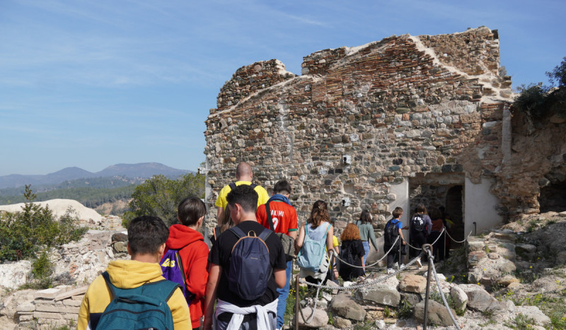 Calendari 2025. Castell de Voltera d'Abrera i Balcó de Montserrat. Juny