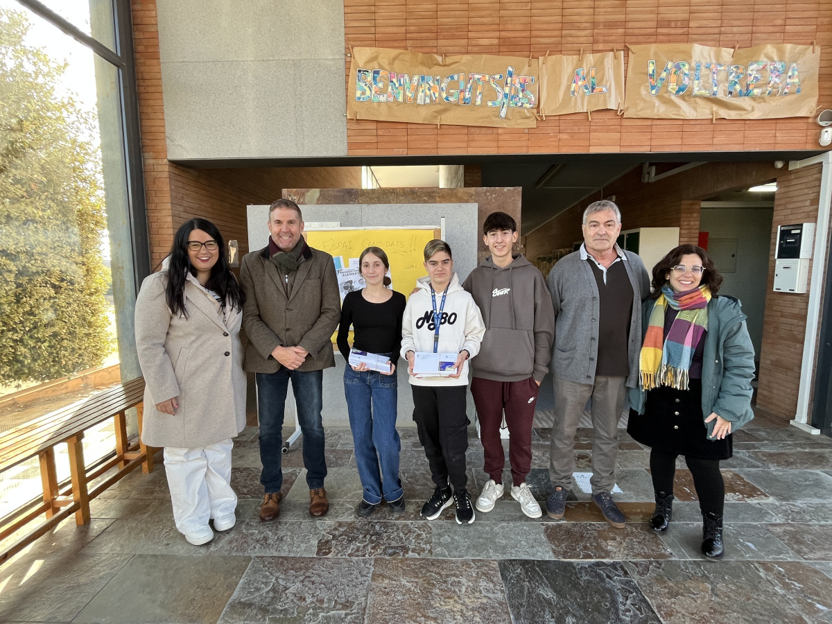 Obsequiem amb una entrada pel tobogan gegant als i les escolars residents a Abrera - Intitut Voltrera
