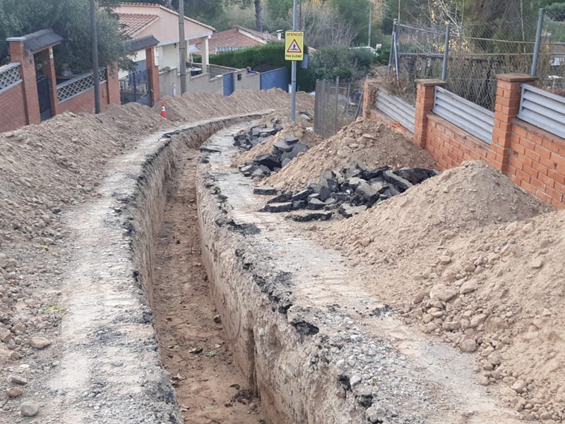 Treballem per Abrera! Iniciem les obres de reparació del tram inicial del carrer Pintor Rivera al barri de Les Carpes de Vilalba d'Abrera