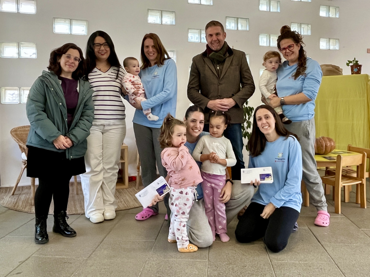 Obsequiem amb una entrada pel tobogan gegant als i les escolars residents a Abrera - Escola Bressol Municipal Món Petit