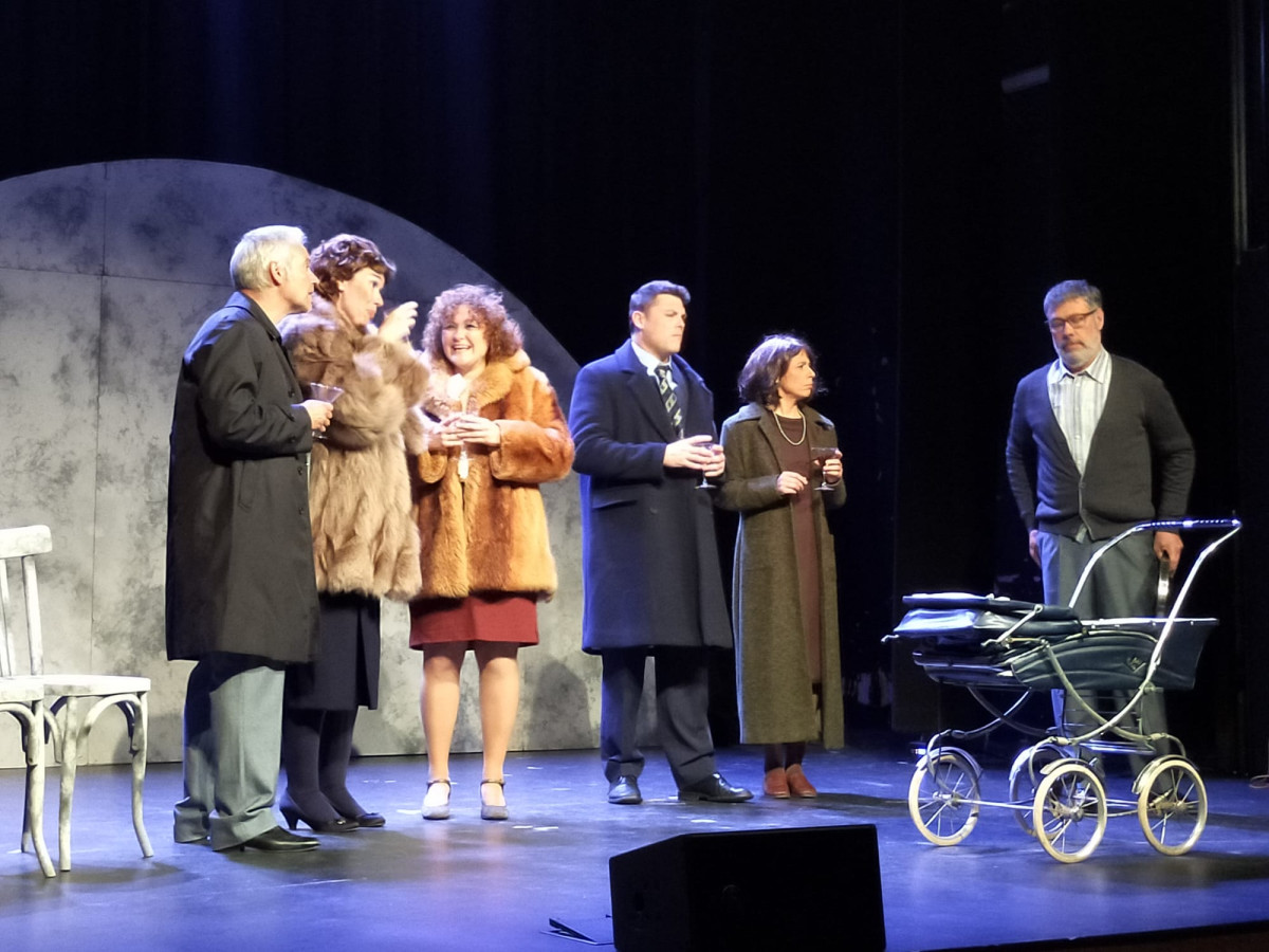 El diumenge 16 d’abril passat el Grup de Teatre Kòmix de La Garriga va obrir el 25è Concurs de Teatre Amateur Vila d’Abrera, amb l'obra 'A la lluna'