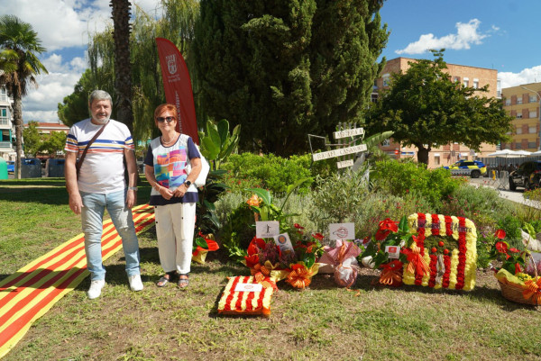 l dijous 11 de setembre de 2025 hem commemorat, un any més, la Diada Nacional de Catalunya amb la tradicional ofrena floral i una cantada d'havaneres. Ofrena floral 2025. Associació de Veïns de la Florida