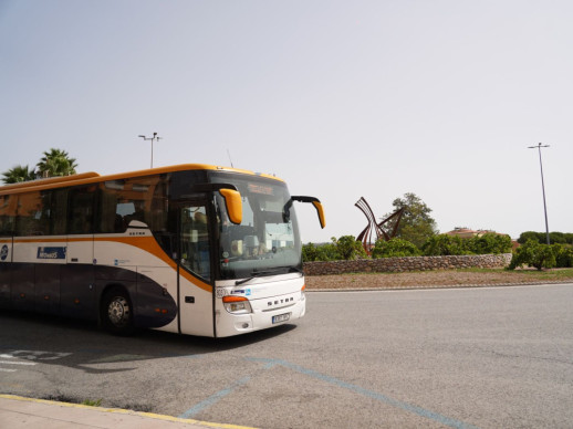 Els veïns i veïnes d'Abrera compten des d'aquest dilluns 4 de setembre amb una nova línia directa de bus fins a Barcelona