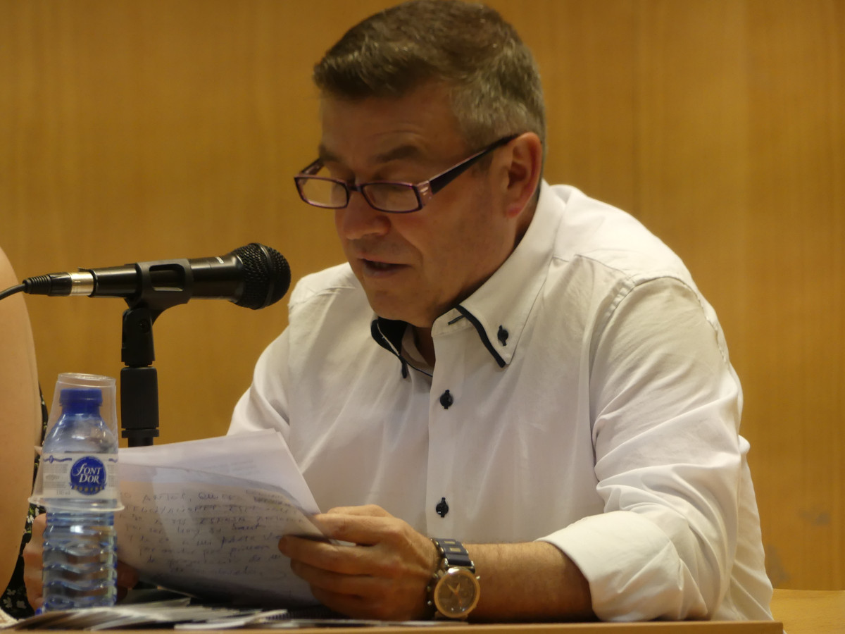 L'escriptor abrerenc Juan José Sánchez Fernández presenta el seu llibre "Amenaza Inteligente" a la Casa de Cultura d'Abrera