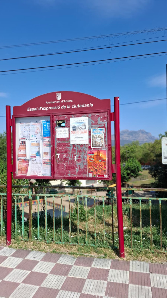 Millorem i adequem les cartelleres municipals del nucli urbà i dels barris d'Abrera - Can Vilalba