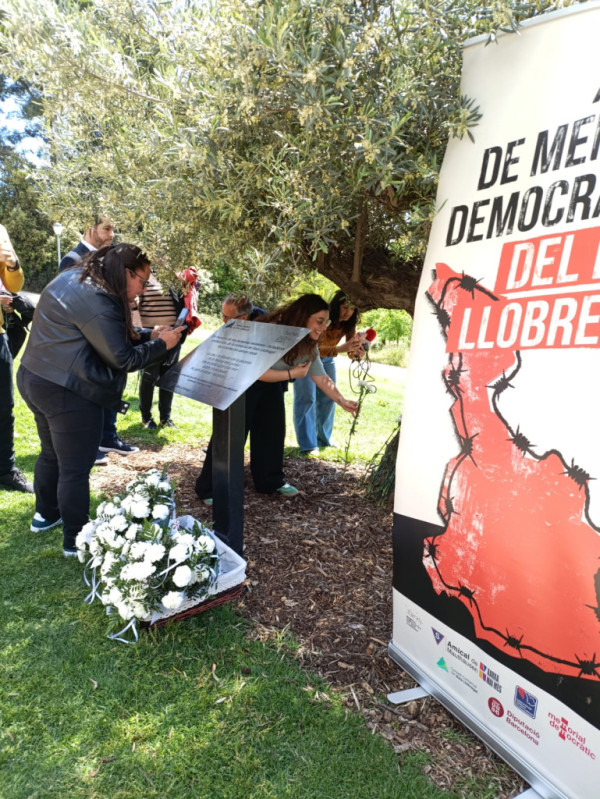 Un any més, assistim a l'acte d'homenatge a les persones del Baix Llobregat deportades als camps de concentració nazis