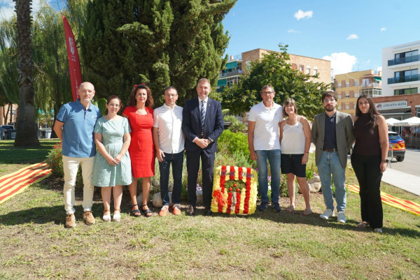 El dijous 11 de setembre de 2025 hem commemorat, un any més, la Diada Nacional de Catalunya amb la tradicional ofrena floral i una cantada d'havaneres. Ofrena floral 2025. Ajuntament d'Abrera