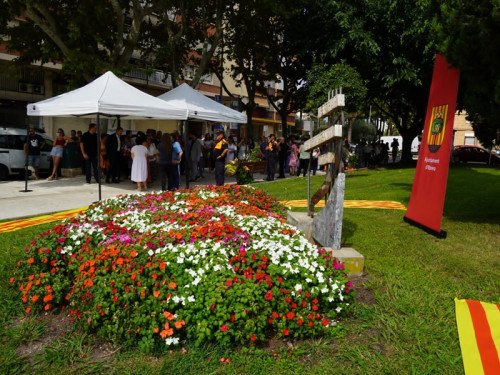 A Abrera commemorem l'11 de setembre, Diada Nacional de Catalunya. Ofrena floral al monument de Rafael Casanova.