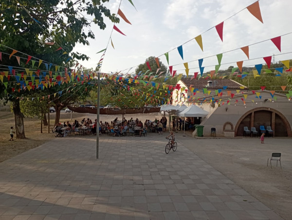 El veïnat del barri de Can Vilalba viu la seva Festa Major, amb un ampli programa d'activitats adreçades a tota la família!