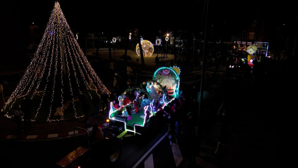 La il·lusió del Nadal es viu a Abrera! Gaudim, un any més, de la Cavalcada de Ses Majestats els Reis Mags de l'Orient, que va omplir els carrers del nostre municipi de màgia, llum i color!