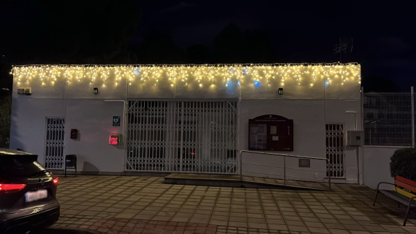 A Abrera encenem el Nadal amb una nova il·luminació festiva als equipaments municipals i carrers del nostre municipi. Casal de Les Carpes