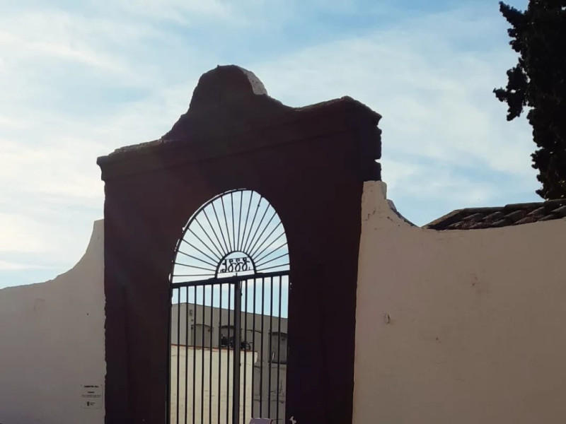 Modificació dels horaris de visita del Cementiri Vell d'Abrera