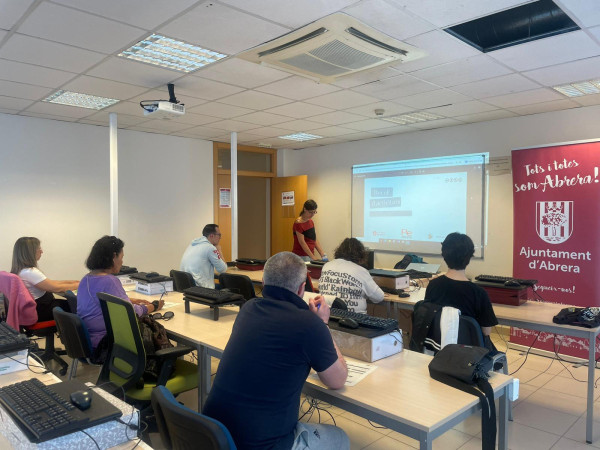 Curs d'eines per millorar la recerca de feina.jpg