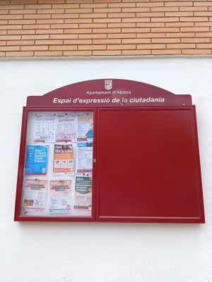 Millorem i adequem les cartelleres municipals del nucli urbà i dels barris d'Abrera - Casal de la Gent Gran