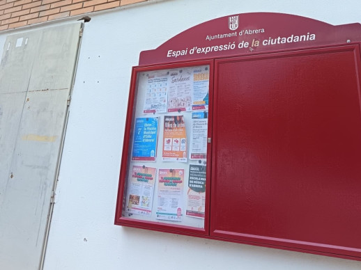 Millorem i adequem les cartelleres municipals del nucli urbà i dels barris d'Abrera