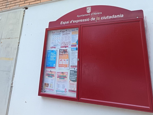 Millorem i adequem les cartelleres municipals del nucli urbà i dels barris d'Abrera