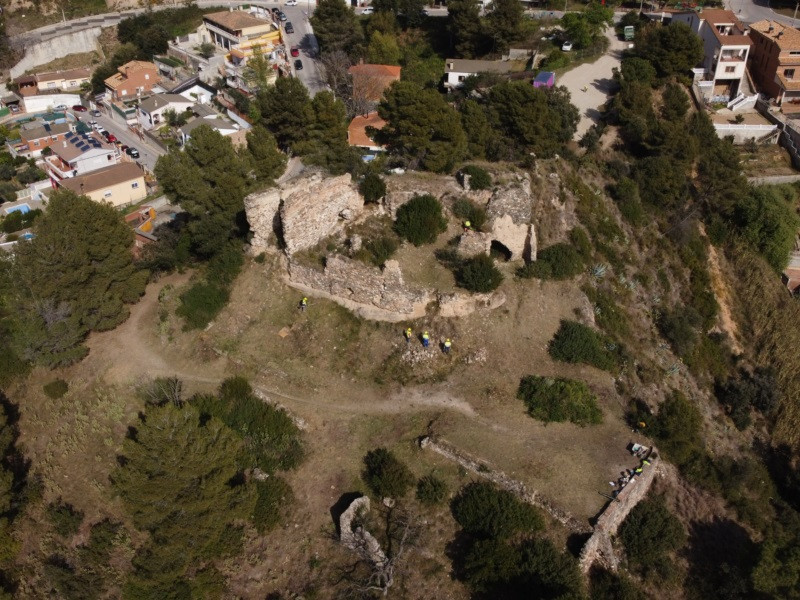Obres de consolidació estructural de les restes del Castell de Voltrera i la capella de Sant Pere. Març 2021