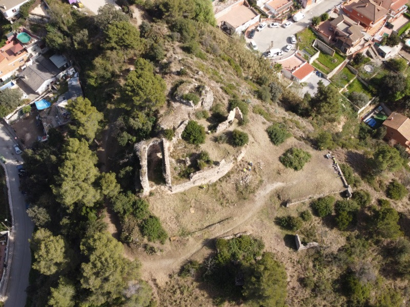 Obres de consolidació estructural de les restes del Castell de Voltrera i la capella de Sant Pere. Març 2021