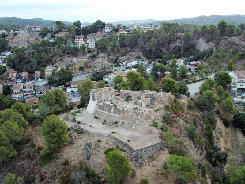 obres de consolidació estructural de les restes del Castell de Voltrera i la capella de Sant Pere. Agost 2021