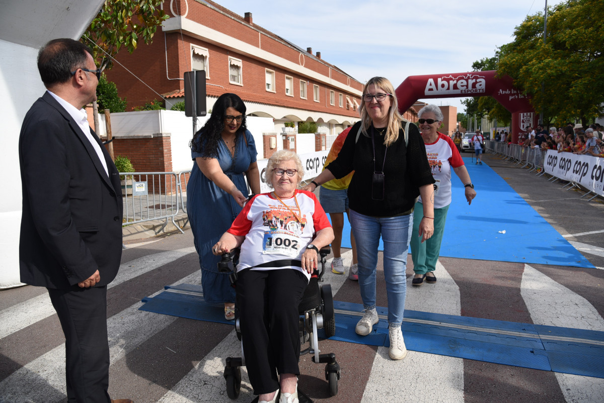 Gran èxit d'assistència i participació en la 17a Abrera Corre D9 2025 'Memorial A. Serrano', amb més de 800 participants. Gràcies, Abrera!