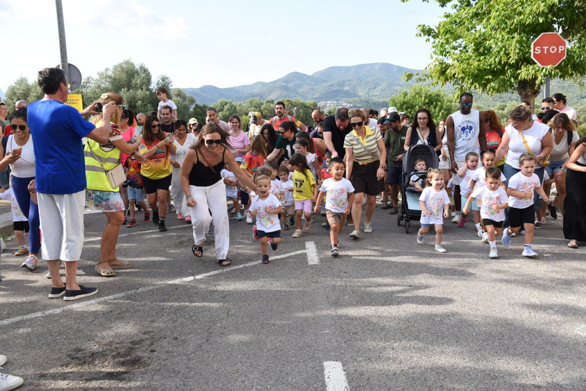 Gran èxit d'assistència i participació en la 17a Abrera Corre D9 2025 'Memorial A. Serrano', amb més de 800 participants. Gràcies, Abrera!