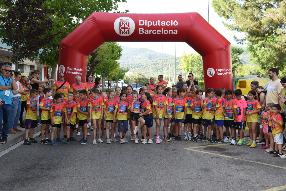 Gran èxit d'assistència i participació en la 17a Abrera Corre D9 2025 'Memorial A. Serrano', amb més de 800 participants. Gràcies, Abrera!