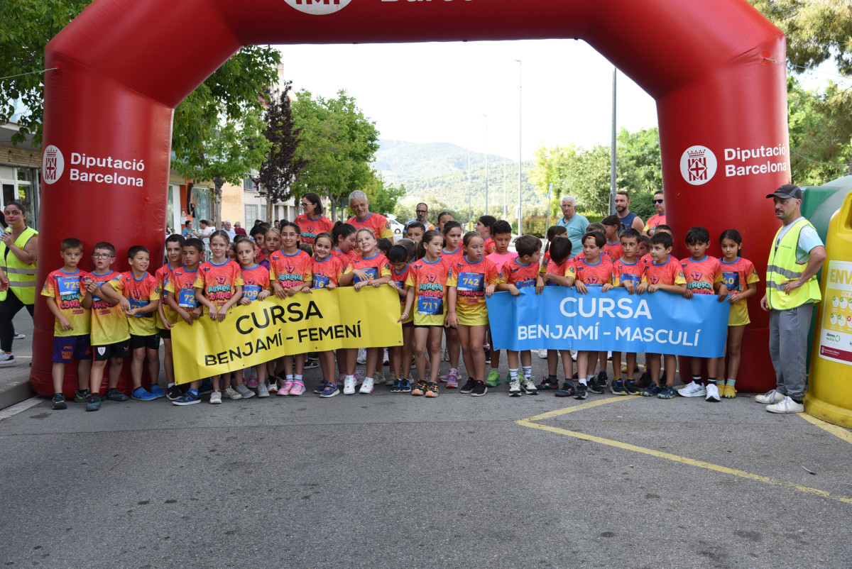 Gran èxit d'assistència i participació en la 17a Abrera Corre D9 2025 'Memorial A. Serrano', amb més de 800 participants. Gràcies, Abrera!