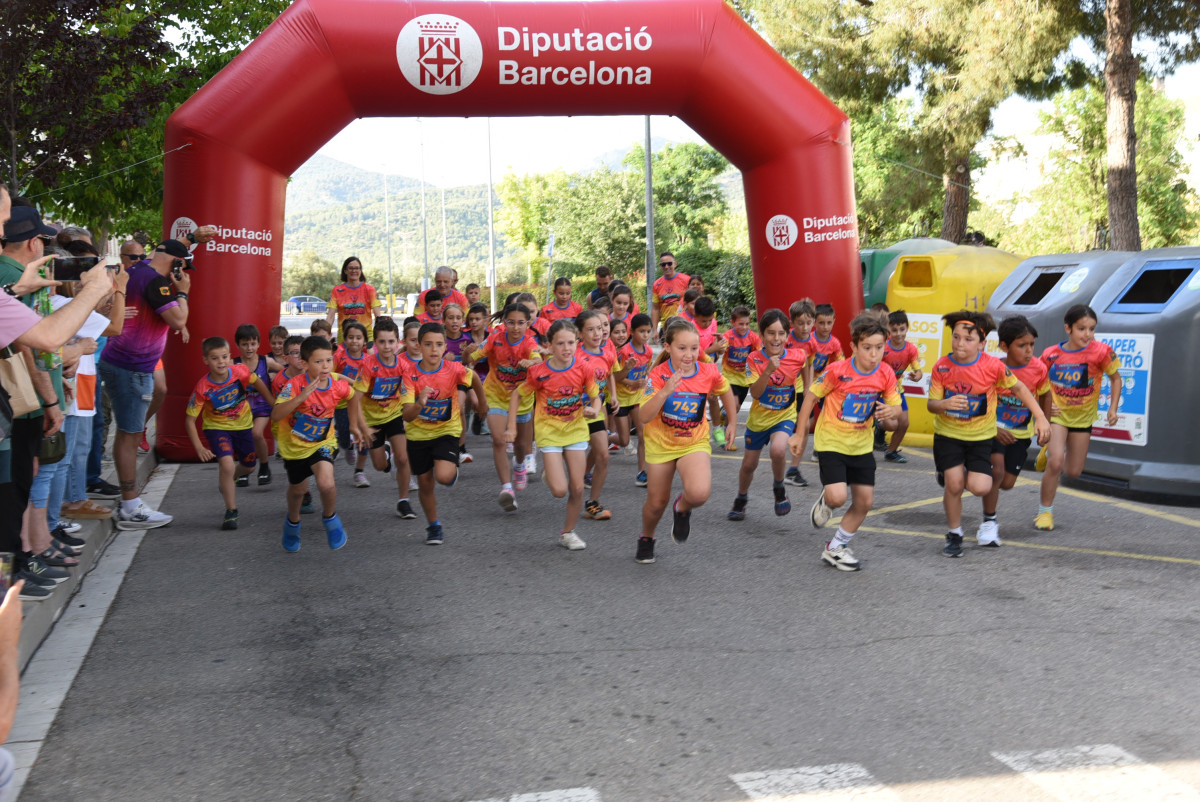 Gran èxit d'assistència i participació en la 17a Abrera Corre D9 2025 'Memorial A. Serrano', amb més de 800 participants. Gràcies, Abrera!