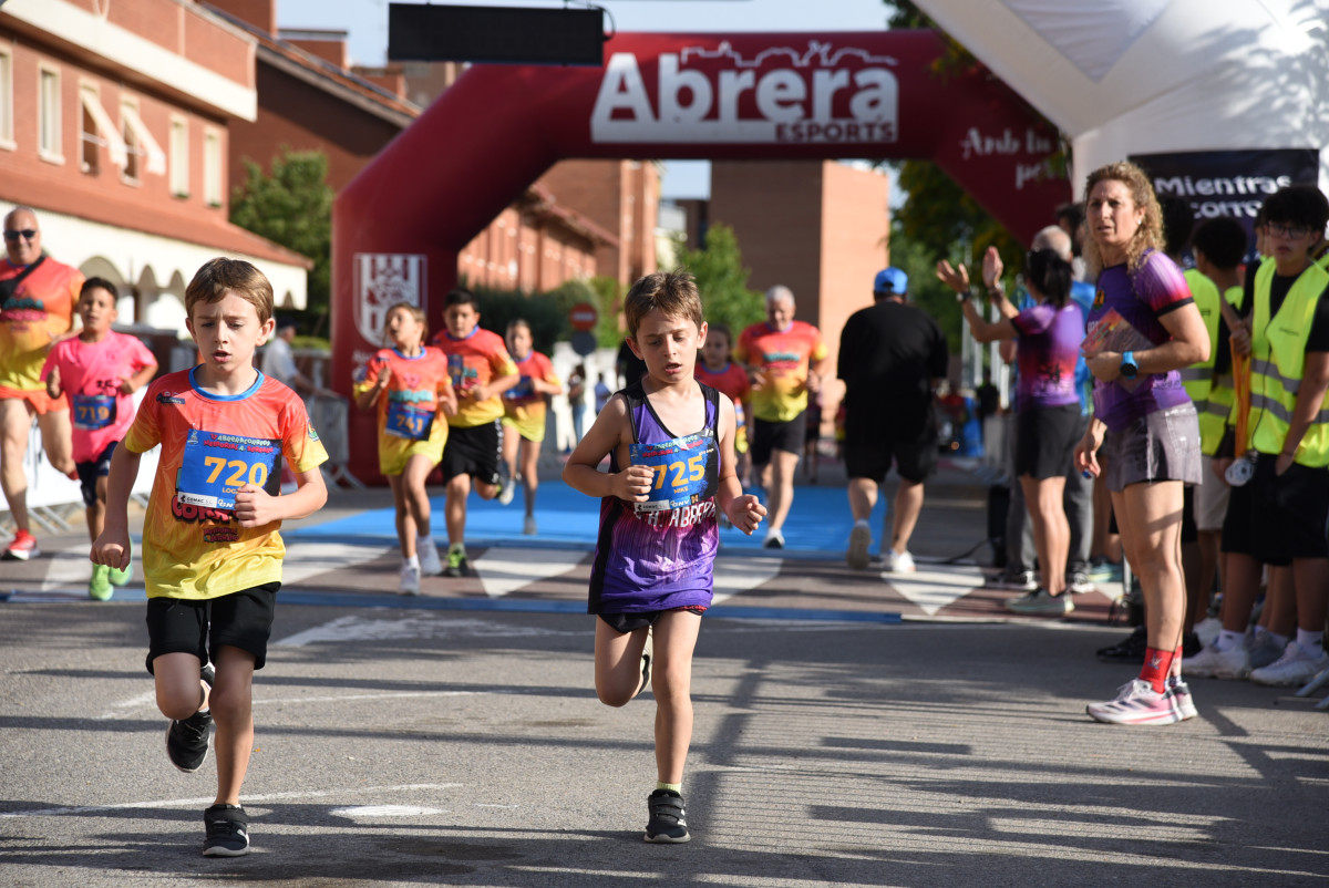 Gran èxit d'assistència i participació en la 17a Abrera Corre D9 2025 'Memorial A. Serrano', amb més de 800 participants. Gràcies, Abrera!