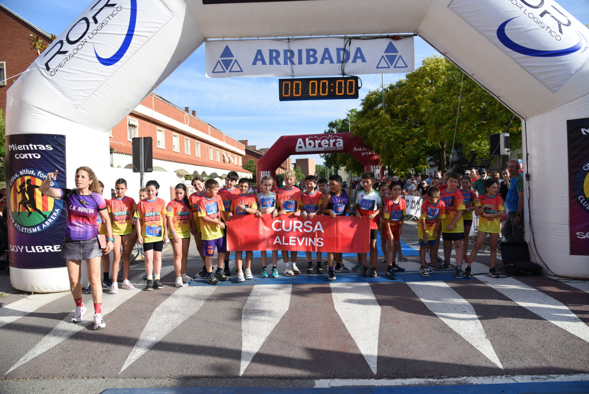 Gran èxit d'assistència i participació en la 17a Abrera Corre D9 2025 'Memorial A. Serrano', amb més de 800 participants. Gràcies, Abrera!