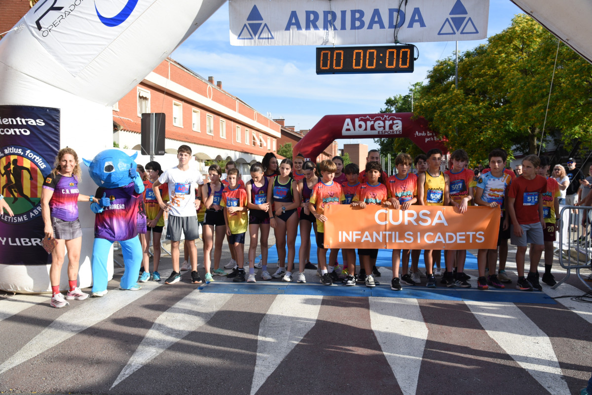 Gran èxit d'assistència i participació en la 17a Abrera Corre D9 2025 'Memorial A. Serrano', amb més de 800 participants. Gràcies, Abrera!
