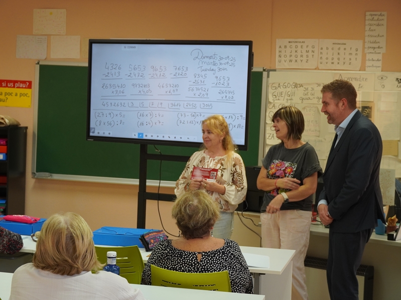 Visitem l'Aula d'Adults Municipal i l'Escola Municipal de Música d'Abrera per desitjar a tothom un bon curs escolar 2025-2026