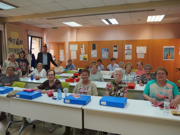 Visitem l'Aula d'Adults Municipal i l'Escola Municipal de Música d'Abrera per desitjar a tothom un bon curs escolar 2025-2026