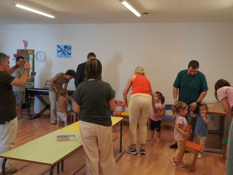 Visitem l'Aula d'Adults Municipal i l'Escola Municipal de Música d'Abrera per desitjar a tothom un bon curs escolar 2025-2026