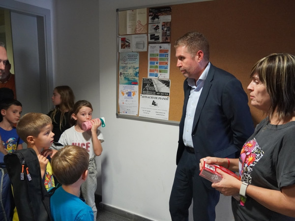 Visitem l'Aula d'Adults Municipal i l'Escola Municipal de Música d'Abrera per desitjar a tothom un bon curs escolar 2025-2026