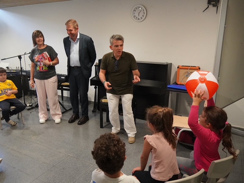 Visitem l'Aula d'Adults Municipal i l'Escola Municipal de Música d'Abrera per desitjar a tothom un bon curs escolar 2025-2026