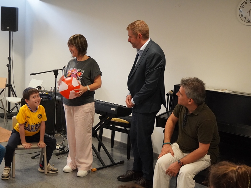 Visitem l'Aula d'Adults Municipal i l'Escola Municipal de Música d'Abrera per desitjar a tothom un bon curs escolar 2025-2026