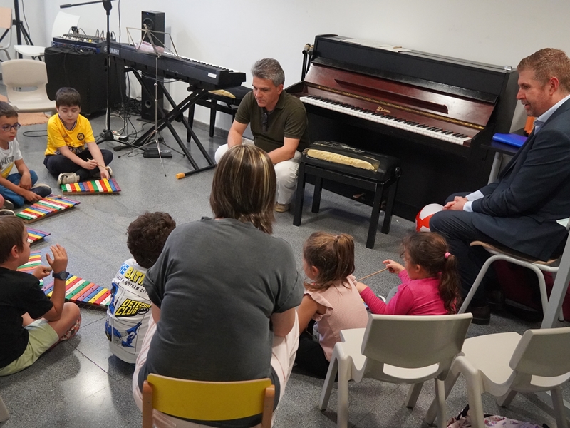 Visitem l'Aula d'Adults Municipal i l'Escola Municipal de Música d'Abrera per desitjar a tothom un bon curs escolar 2025-2026