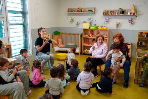 A Abrera impulsem les iniciatives educatives intergeneracionals amb el Projecte Lligams, entre l'Escola Bressol Municipal Món Petit i el Casal de la Gent Gran