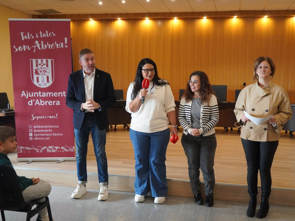 L'alumnat de tercer curs de l'Escola Ernest Lluch visita el consistori d'Abrera dins l'activitat 'El meu Ajuntament' d'aquest curs 2025-2026