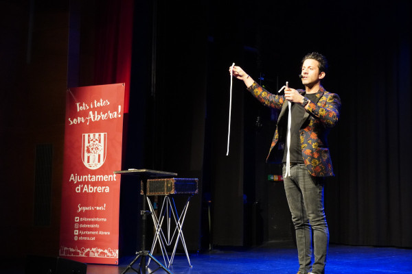 Commemorem el Dia de les Persones amb Diversitat Funcional a la Sala Municipal amb la lectura del manifest i l'espectacle del Mag Lini